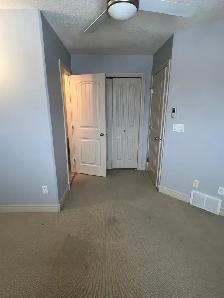 #8721- 3 Bed/ 1.5 Bath Upper Level. Avail Now! $2000 H/W/P Incl! - Photo 15