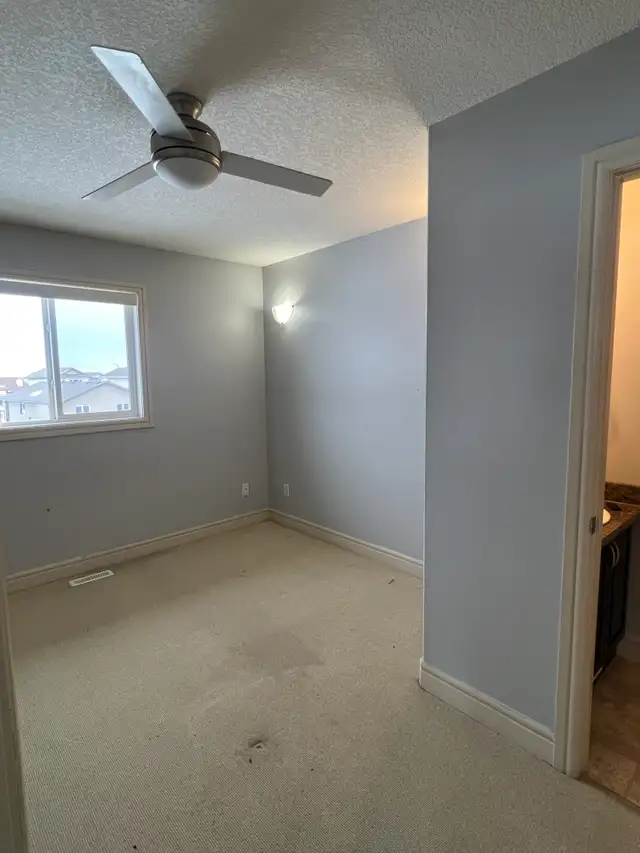 #8721- 3 Bed/ 1.5 Bath Upper Level. Avail Now! $2000 H/W/P Incl! - Photo 16