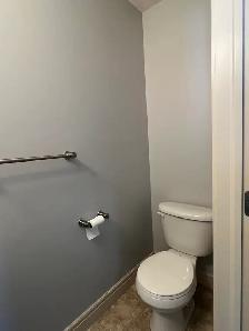 #8721- 3 Bed/ 1.5 Bath Upper Level. Avail Now! $2000 H/W/P Incl! - Photo 18