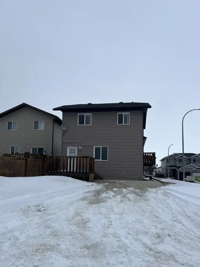 #8721- 3 Bed/ 1.5 Bath Upper Level. Avail Now! $2000 H/W/P Incl! - Photo 20