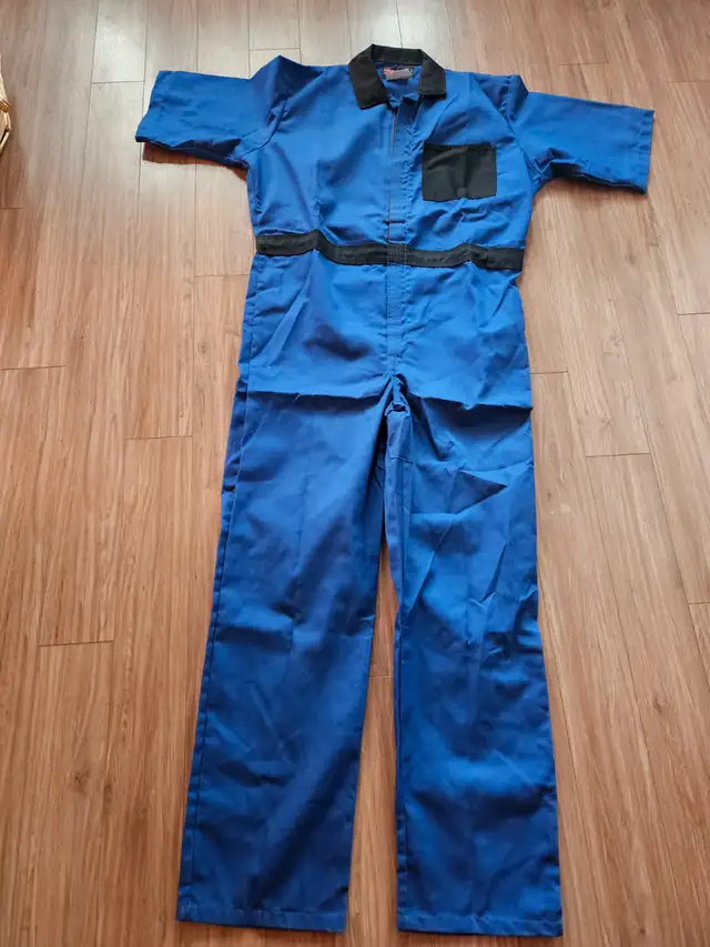 5 Chiennes de travail a manches courte grandeur 48 neuve