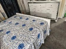 Master bedroom with attached washroom - Photo 3