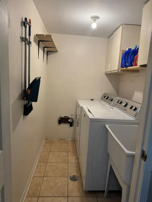 Master bedroom with attached washroom - Photo 4