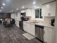 3 bdrm fully furnished ground level suite - Photo 4