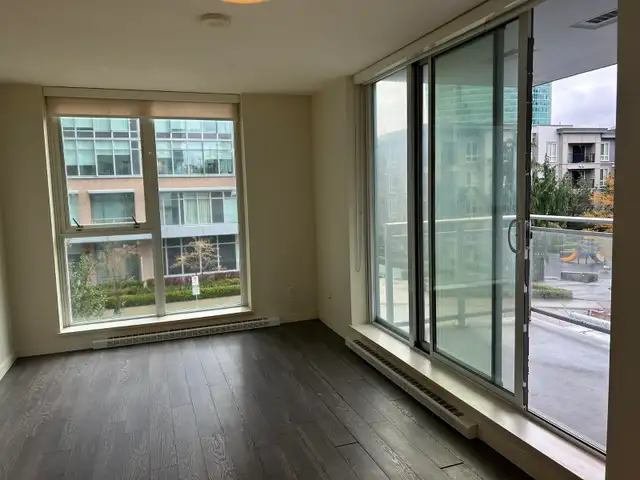 One bedroom   den in heart of Central City Surrey - Photo 4