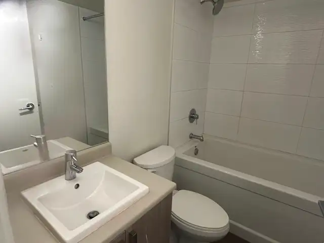 One bedroom   den in heart of Central City Surrey - Photo 7