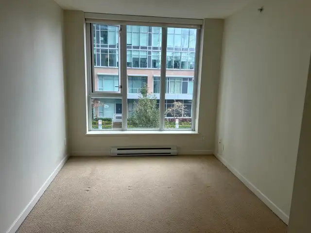 One bedroom   den in heart of Central City Surrey - Photo 8