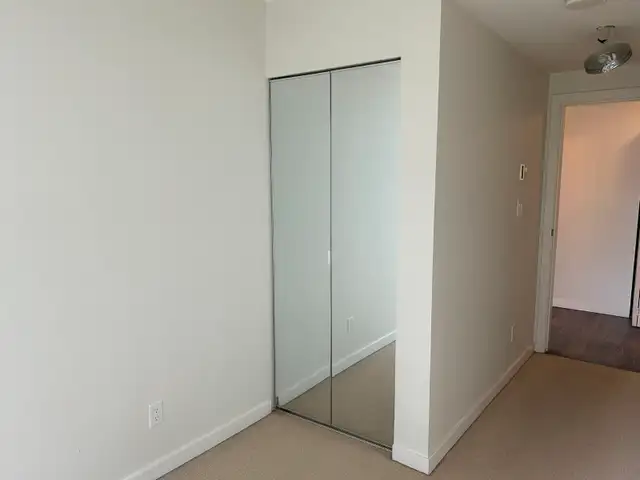 One bedroom   den in heart of Central City Surrey - Photo 10