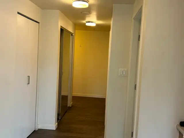 One bedroom   den in heart of Central City Surrey - Photo 13