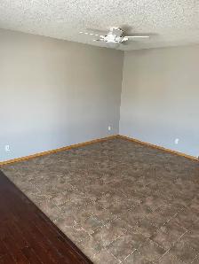 Large Spacious 2 Bdrm Mainfloor Suite for Rent - Photo 3