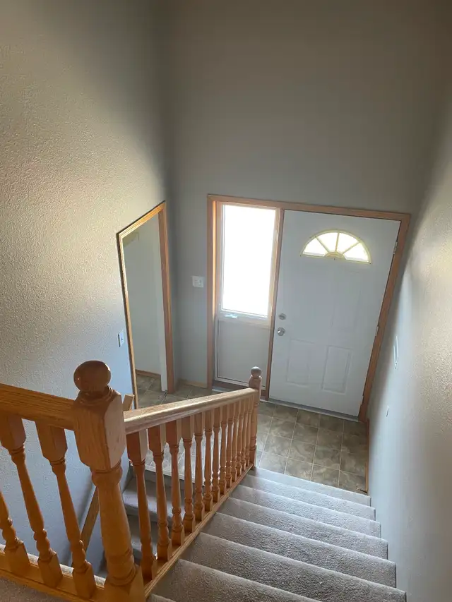 Large Spacious 2 Bdrm Mainfloor Suite for Rent - Photo 5