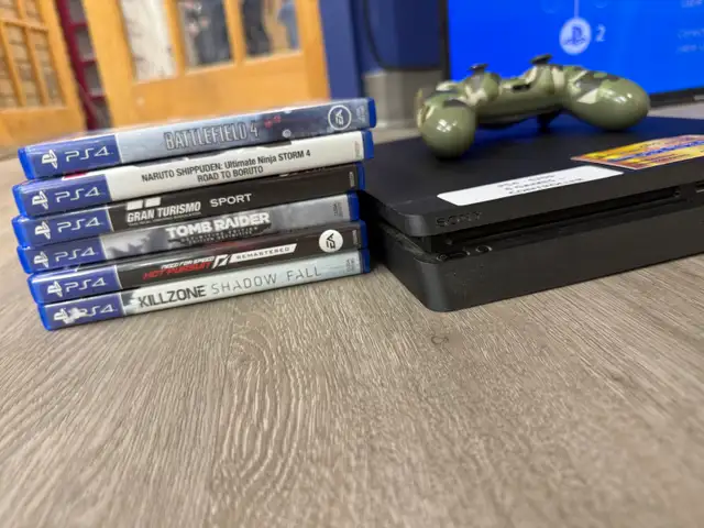 PlayStation 4 with 6 games - Photo 3