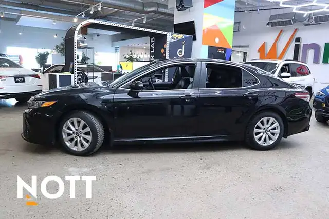 2019 TOYOTA CAMRY SE - Photo 2