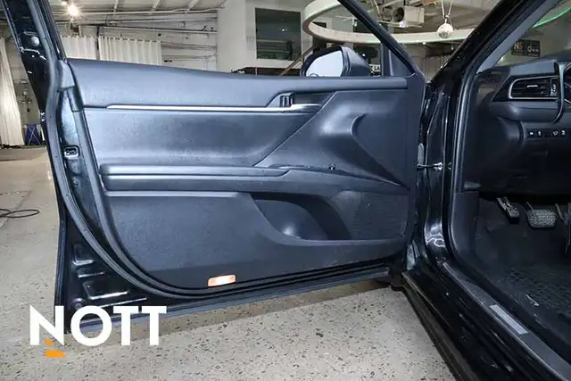 2019 TOYOTA CAMRY SE - Photo 10