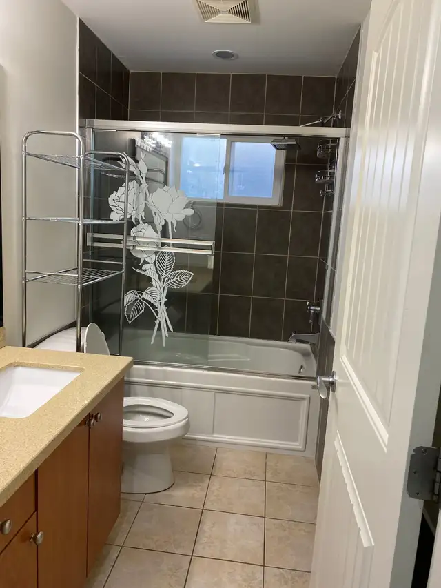2 bedroom basement suite for rent in Burnaby by Burnaby Hospital - Photo 10