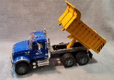 MACK DUMP TRUCK - BIG DISCOUNT at ONLY 28 BUCKS! - Photo 3