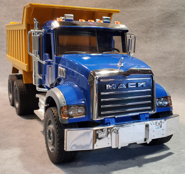 MACK DUMP TRUCK - BIG DISCOUNT at ONLY 28 BUCKS! - Photo 4