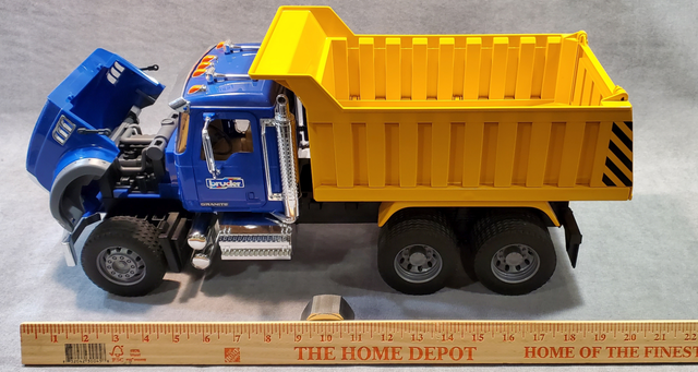 MACK DUMP TRUCK - BIG DISCOUNT at ONLY 28 BUCKS! - Photo 5