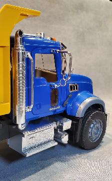MACK DUMP TRUCK - BIG DISCOUNT at ONLY 28 BUCKS! - Photo 6
