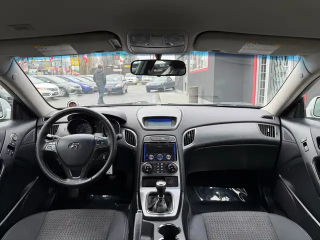 2011 Hyundai Genesis 2dr I4 Man | SPORTY | FREE ONE YEAR OR 20,0 - Photo 13