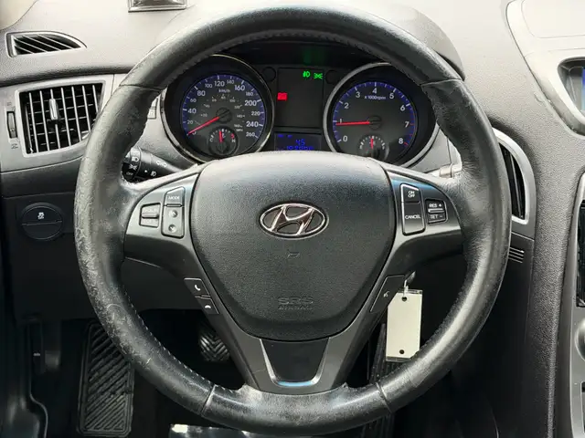 2011 Hyundai Genesis 2dr I4 Man | SPORTY | FREE ONE YEAR OR 20,0 - Photo 15
