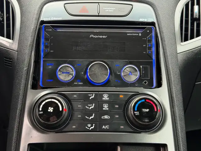 2011 Hyundai Genesis 2dr I4 Man | SPORTY | FREE ONE YEAR OR 20,0 - Photo 22
