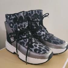 Brand New Michael Kors women winter waterproof boots Size 9