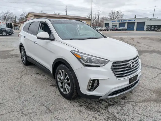 2017 Hyundai Santa Fe - Photo 2