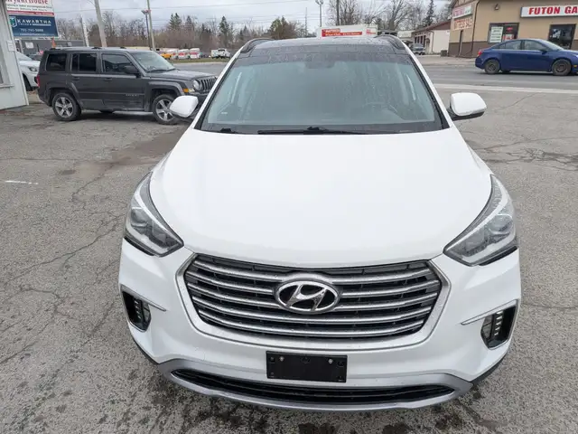 2017 Hyundai Santa Fe - Photo 3