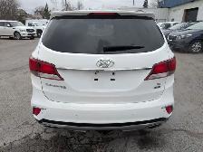 2017 Hyundai Santa Fe - Photo 4