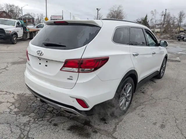 2017 Hyundai Santa Fe - Photo 5