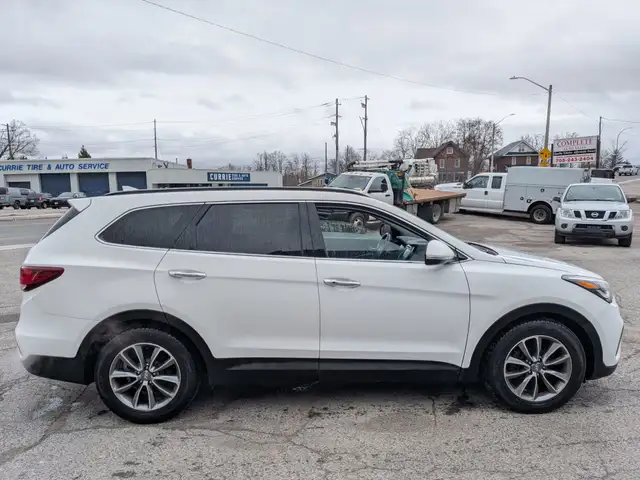 2017 Hyundai Santa Fe - Photo 8