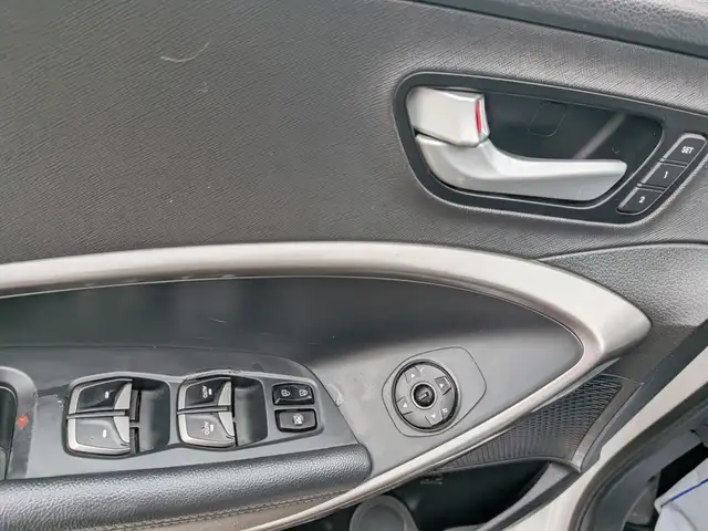 2017 Hyundai Santa Fe - Photo 15