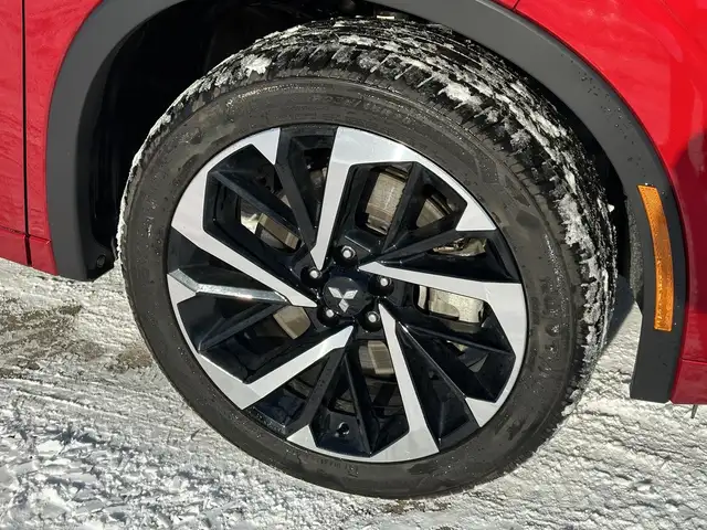 2024 Mitsubishi Outlander - Photo 11