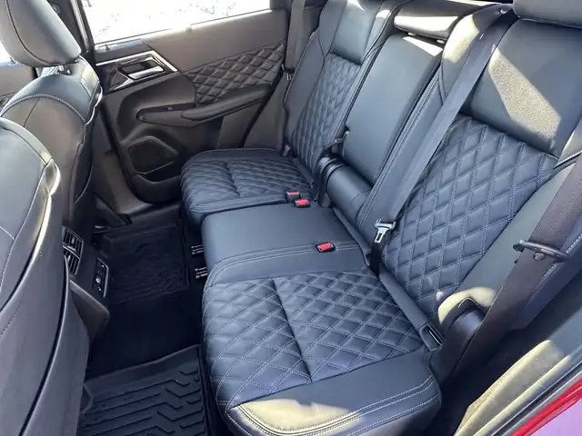 2024 Mitsubishi Outlander - Photo 14