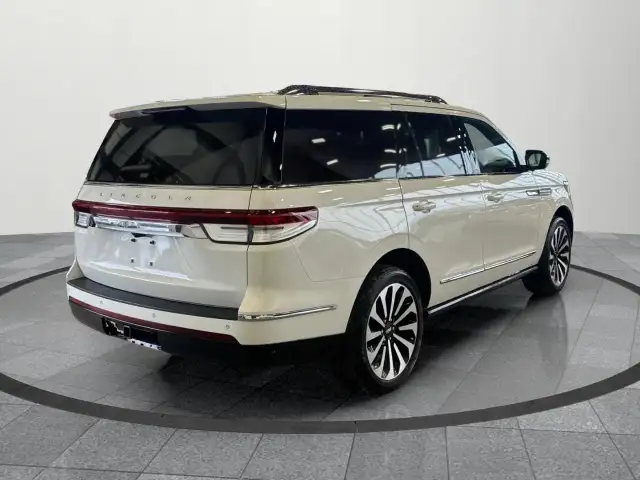 2022 Lincoln Navigator Reserve Reserve|8 Passenger| Accident... - Photo 5