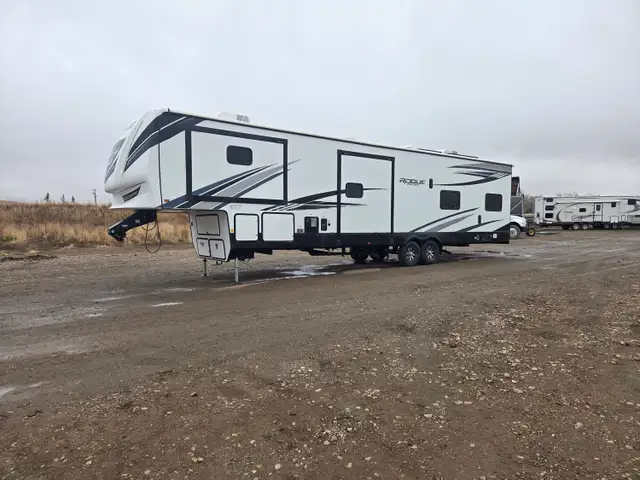 2022 Forest River Rogue Armored 45 Ft T/A 5th Wheel Toy Hauler T