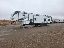 2022 Forest River Rogue Armored 45 Ft T/A 5th Wheel Toy Hauler T