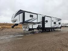 2022 Forest River Rogue Armored 45 Ft T/A 5th Wheel Toy Hauler T - Photo 5