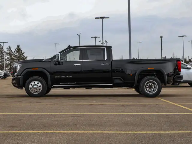 2026 GMC Sierra 3500HD Denali Ultimate - Photo 5