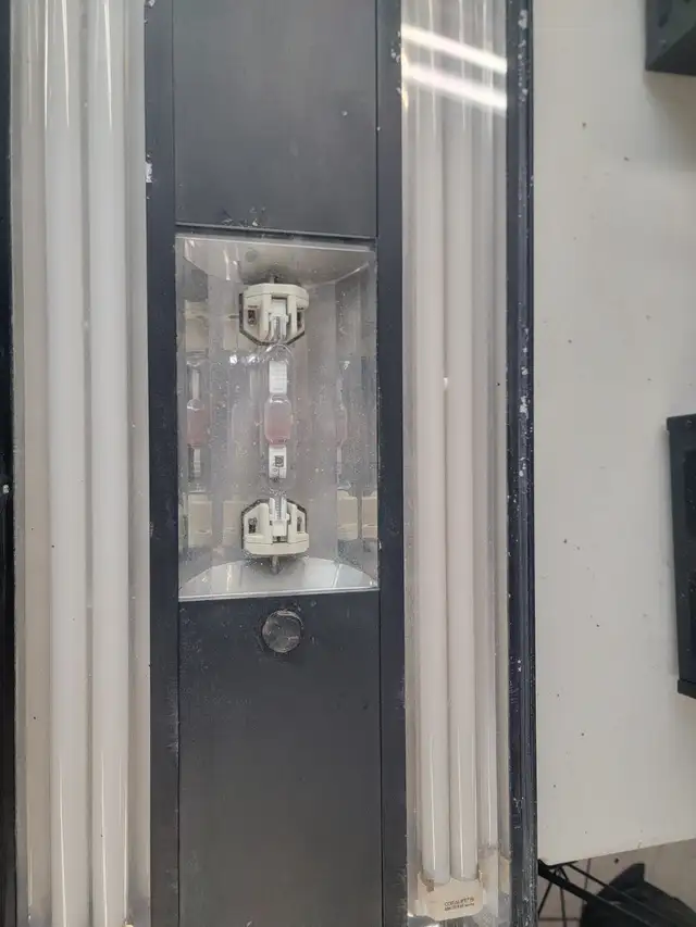 light fixture - Photo 3