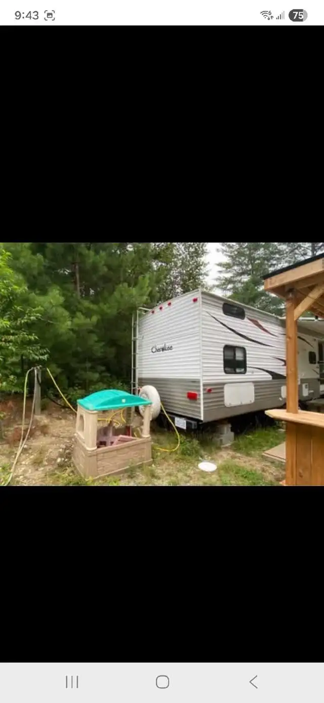 2011 Cherokee camp trailer - Photo 3
