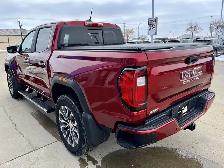 2024 GMC Canyon Denali 4WD/HEATED/COOLED LEATHER/TOW PKG/SUNROOF - Photo 2