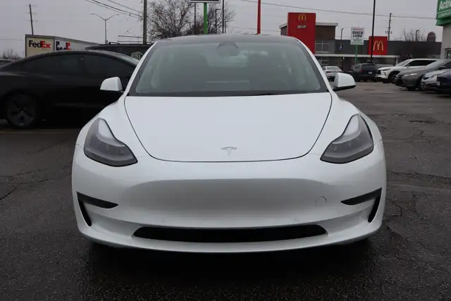 2022 Tesla Model 3 - Photo 2