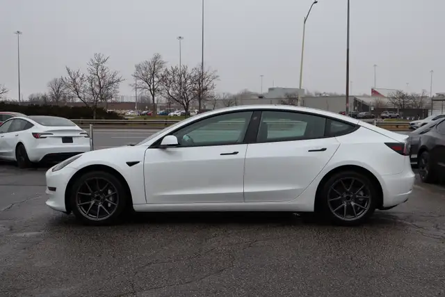 2022 Tesla Model 3 - Photo 4