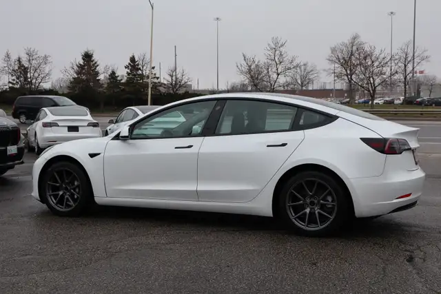 2022 Tesla Model 3 - Photo 5