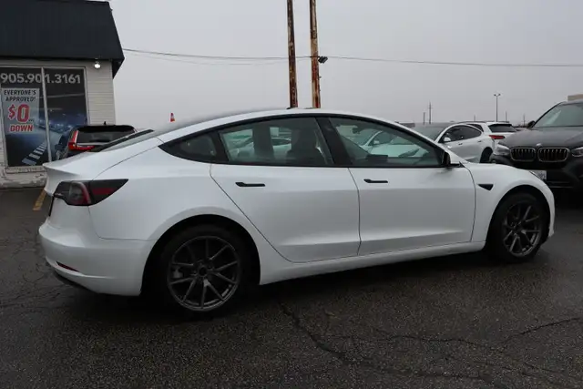 2022 Tesla Model 3 - Photo 7