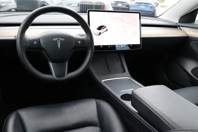 2022 Tesla Model 3 - Photo 10