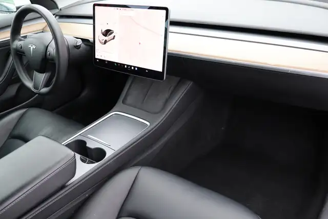 2022 Tesla Model 3 - Photo 12