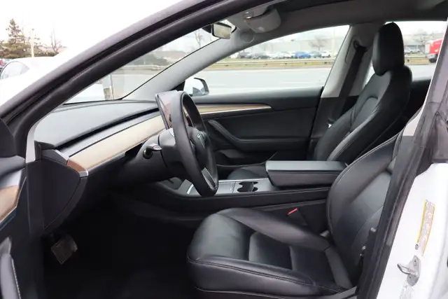 2022 Tesla Model 3 - Photo 13